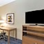 La Quinta Inn & Suites by Wyndham Kansas City Beacon Hill