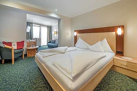 Family Room (2 Adults + 2 Children until 5 years old)