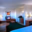 Carlyle Inn & Suites