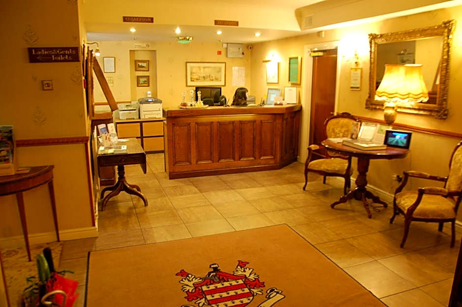 Albright Hussey Manor