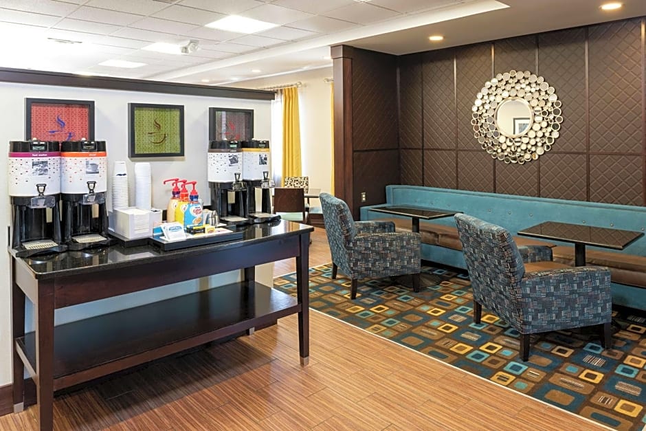 Hampton Inn By Hilton And Suites Cleveland-Airport/Middleburg Heights