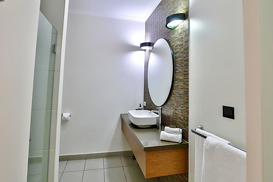 Indulge Apartments - Ontario