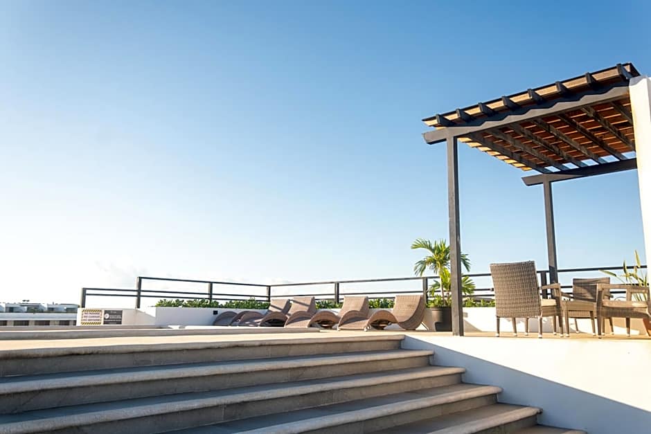 Torre Diez by Grupo Amber