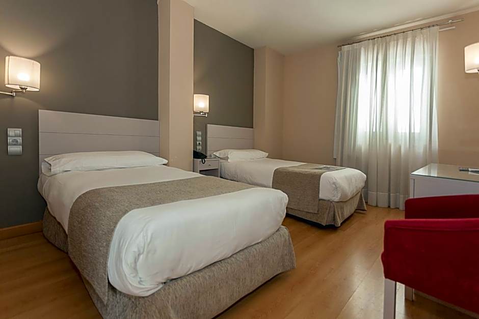 Photo 1 of 4 of Triple Room