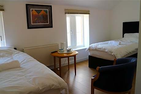 Twin Room with Private Bathroom