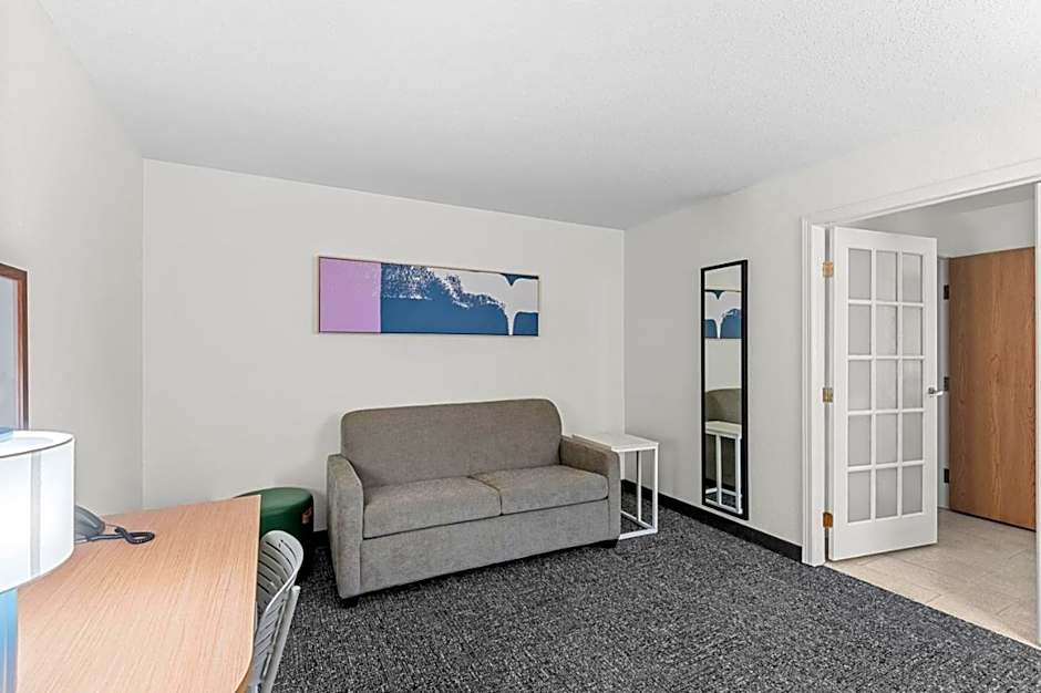 Spark by Hilton Cedar Falls