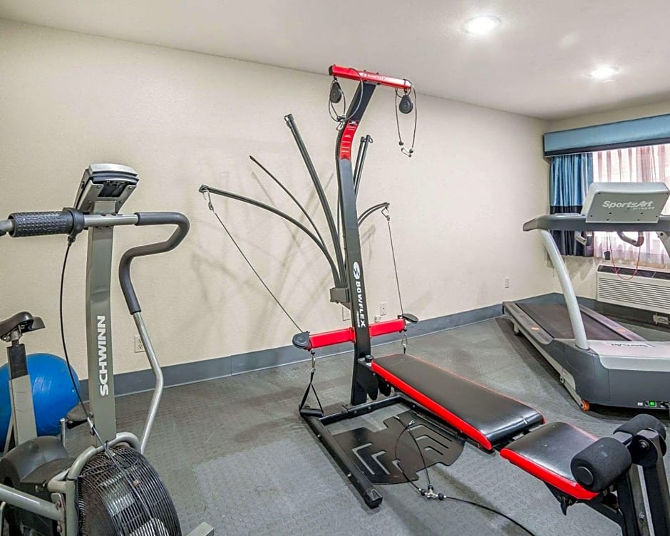 Rodeway Inn & Suites