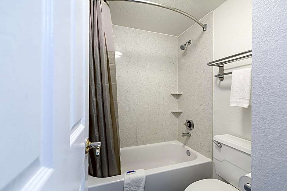 Motel 6 Dallas Market Center