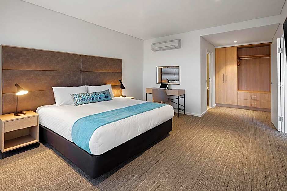 QUALITY HOTEL LAKESIDE