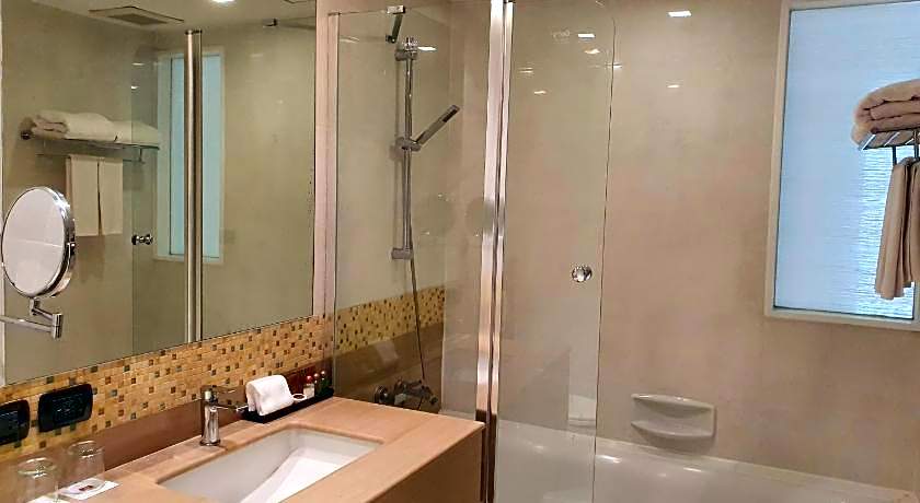 Amora NeoLuxe Suites Hotel