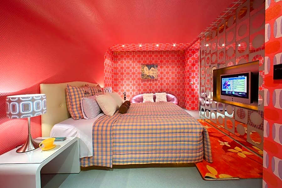 Rainbow Forest Motel