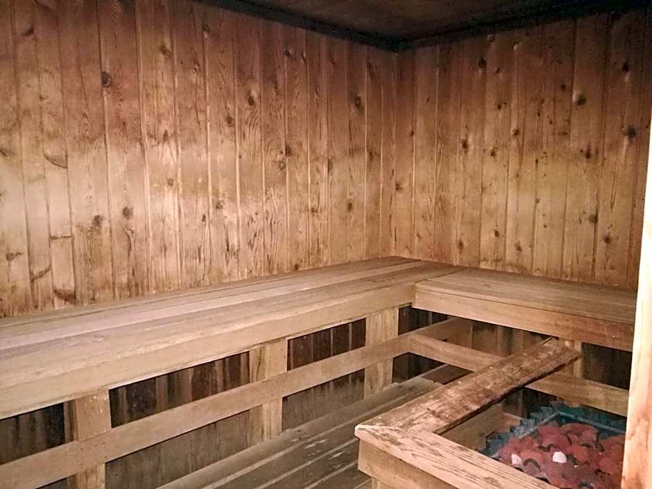 Mystic River Hotel & Suites