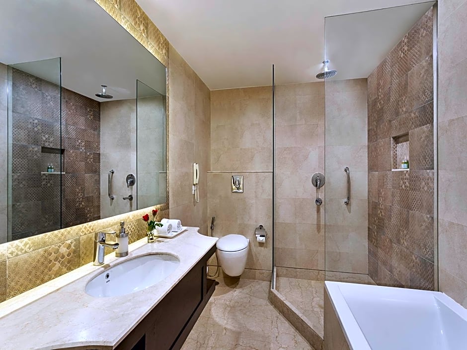 La Place Sarovar Portico Hotel