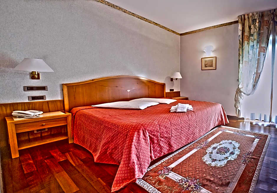 Hotel Lory & Ristorante Ferraro