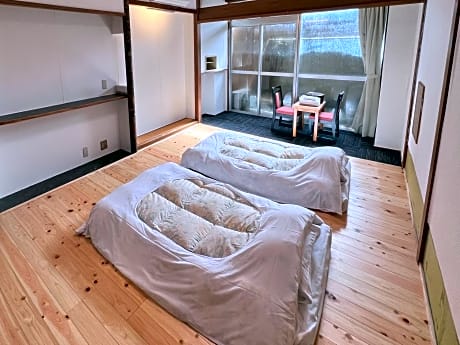 Twin Room with Private External Bathroom