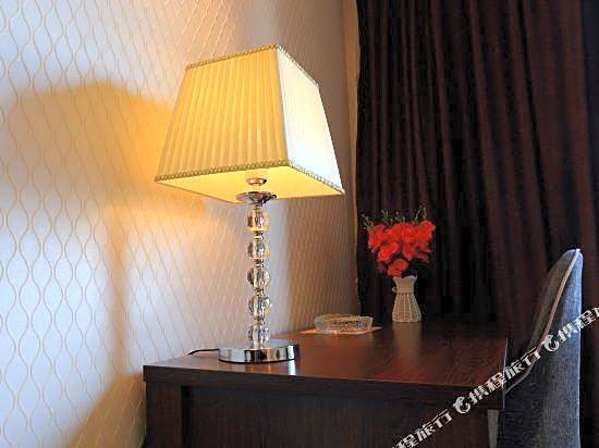 Youyou international apartment (Guangzhou Haizhu Plaza subway station private finance store)
