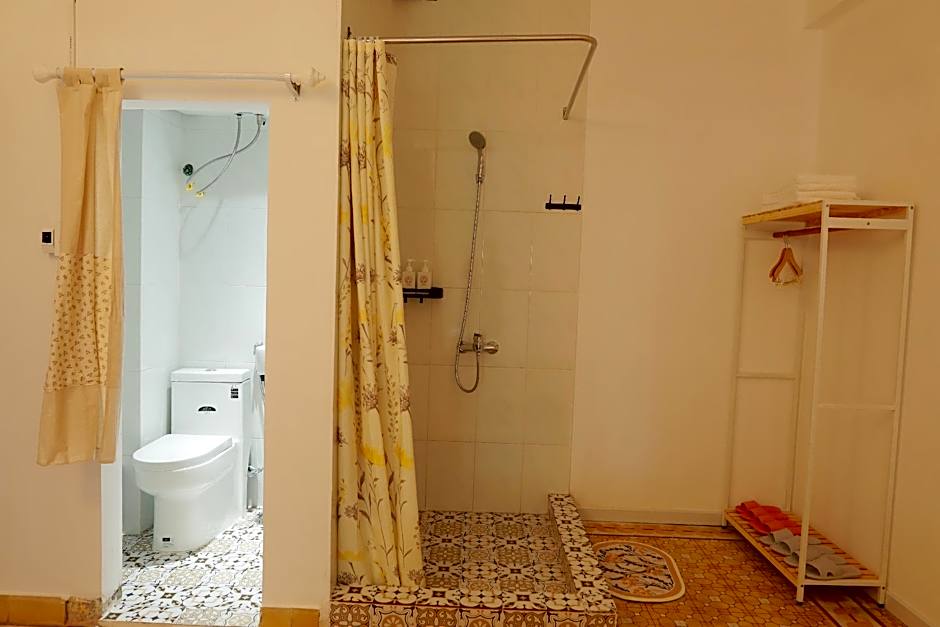 LA VIE EN ROSE HOTEL 2