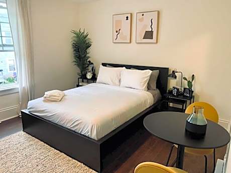 Pet-Friendly Lovely Studio #2 at Doggy Digs, Balcony