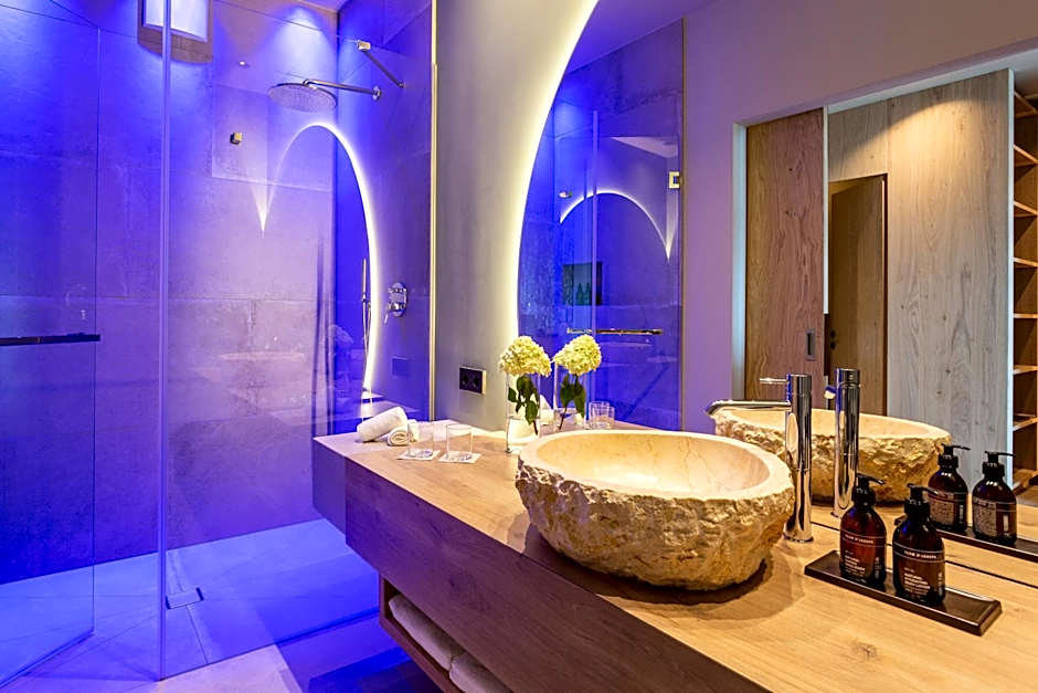 Avidea - Adults Only