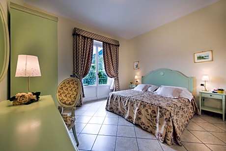 Double Room with Terrace and Garden View