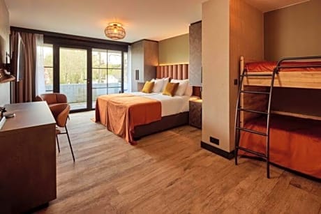 Deluxe Family Suite