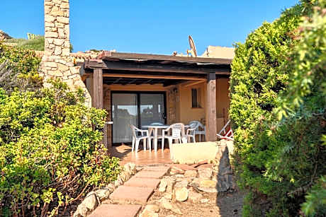 Residence with swimming-pool in Costa Paradiso, apartments 6 beds with private outdoor area