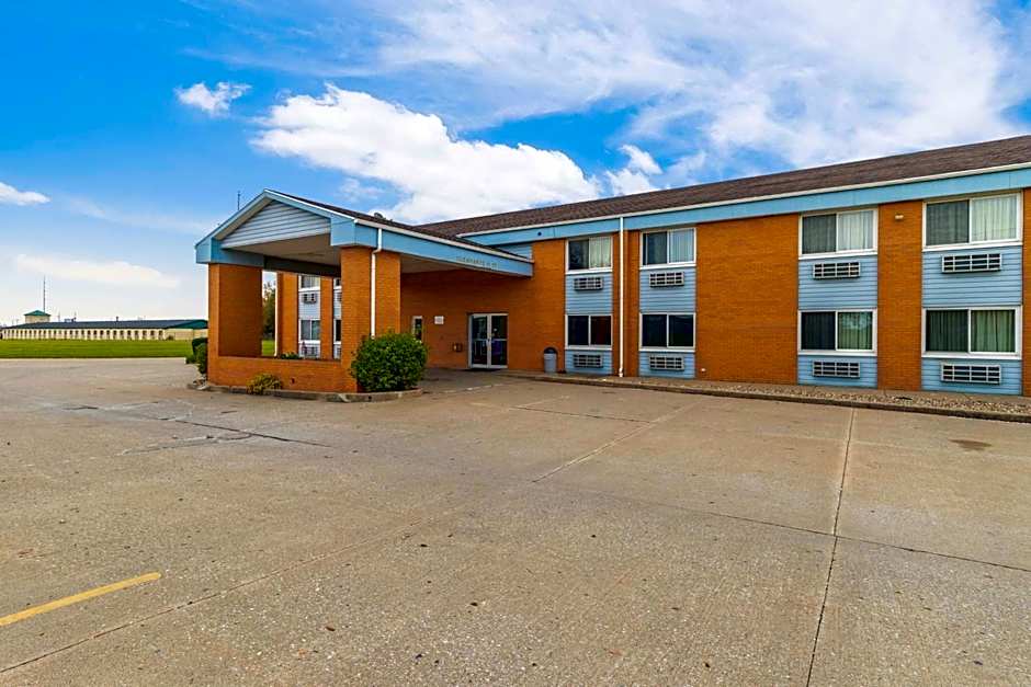 Motel 6-Davenport, IA