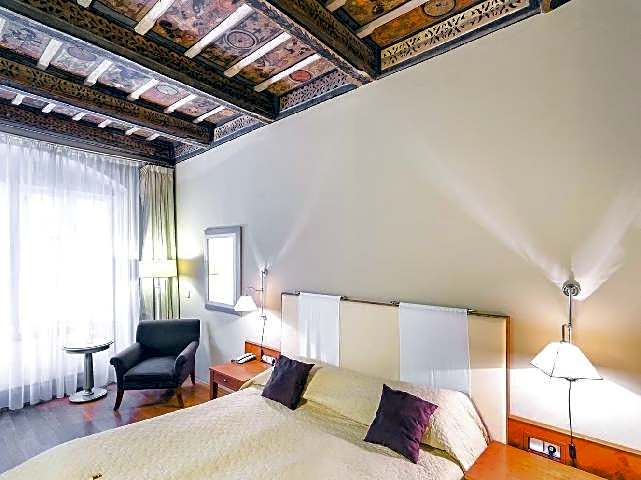 The Golden Wheel Boutique Hotel