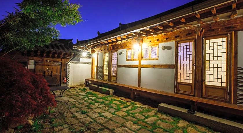 Gaeunchae Hanok Guesthouse Jeonju