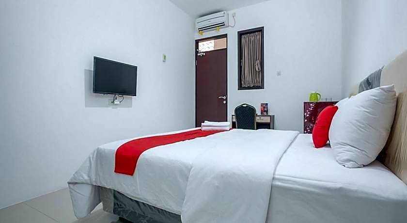 RedDoorz @ Kertajaya Surabaya