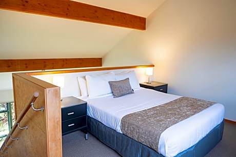 One-bedroom Loft Apartment