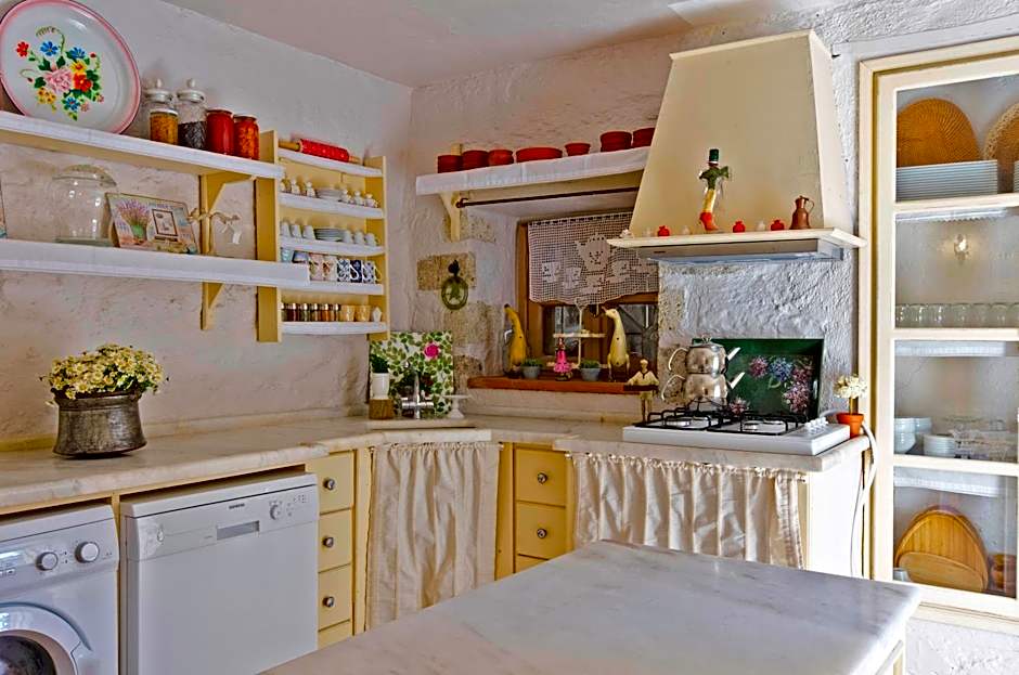 Lilyum Alaçatı - Taş Ev