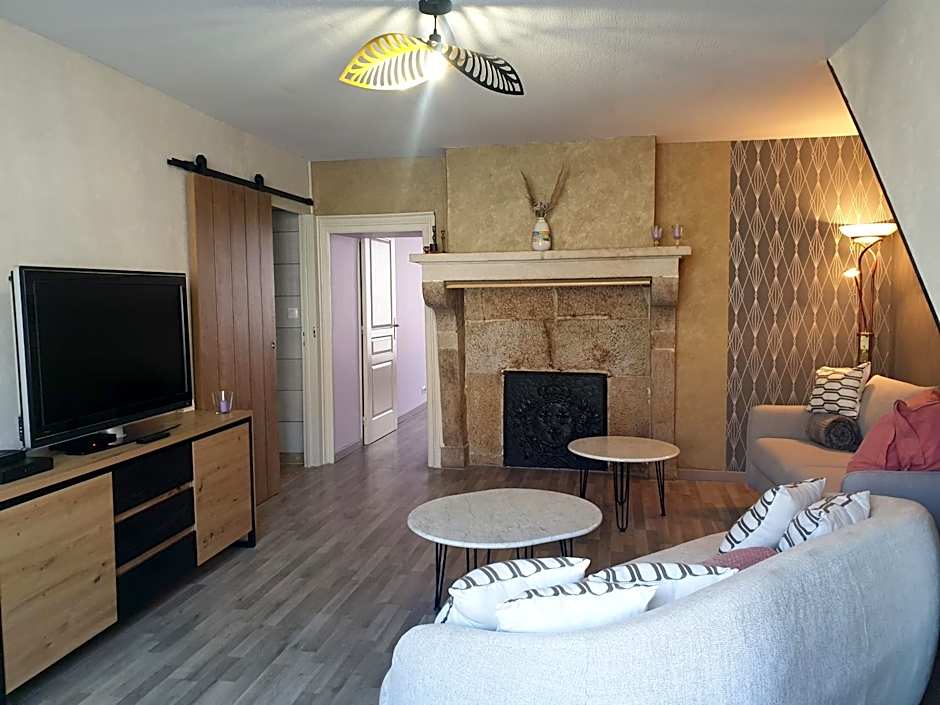 chez Émile côté face maison entière, 3 chambres, 2 salles de bains,jardin et terrasse