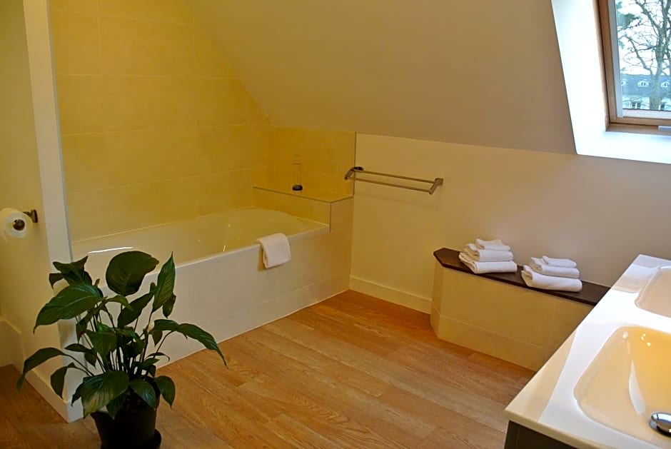Au Logis De La Rance Bed and Breakfast