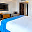 Wyndham Guayaquil, Puerto Santa Ana