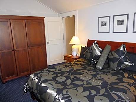 King Suite with Club Lounge Access - Adult Only