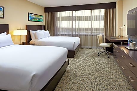 Double Room with Two Double Beds and Bath Tub - Mobility Accessible