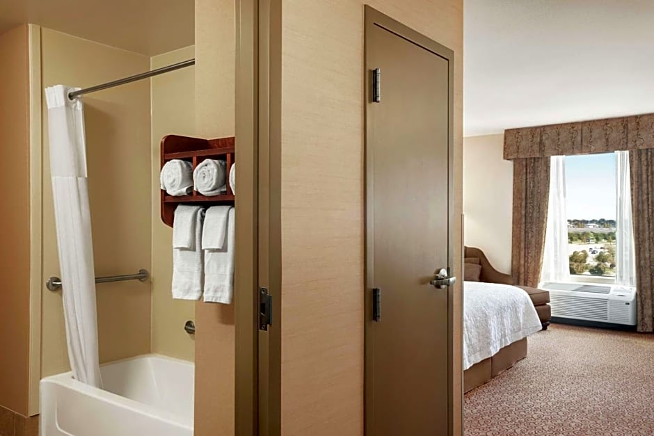 Hampton Inn By Hilton & Suites West Bend