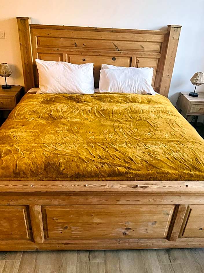 Hôte Labyrinthe lit 180 cm salle de bain, petit dej compris