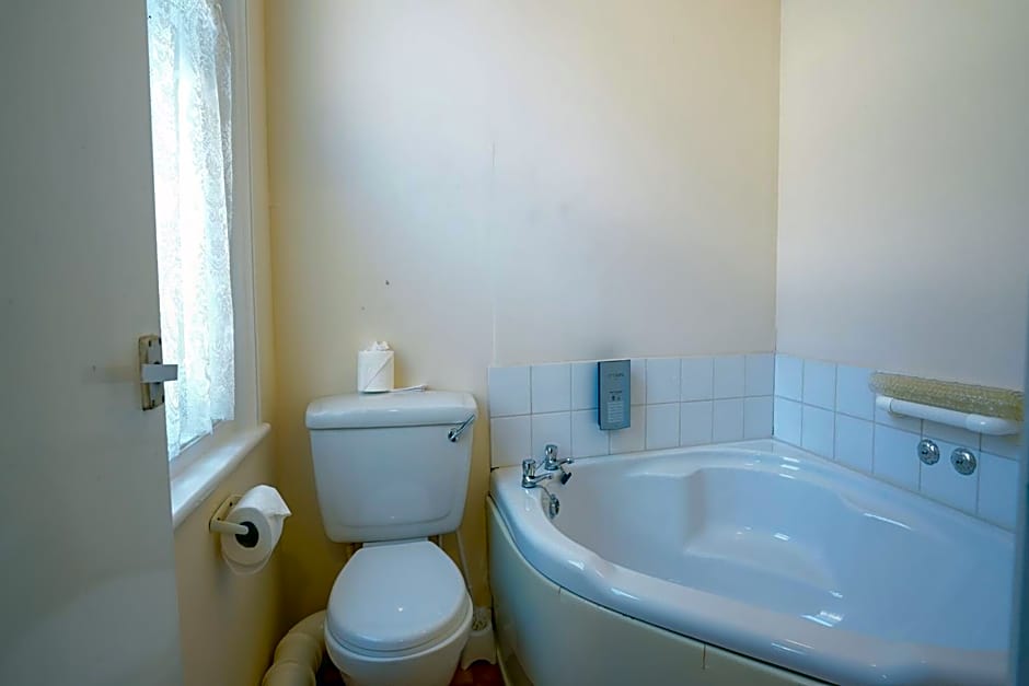 OYO Shanklin Beach Hotel