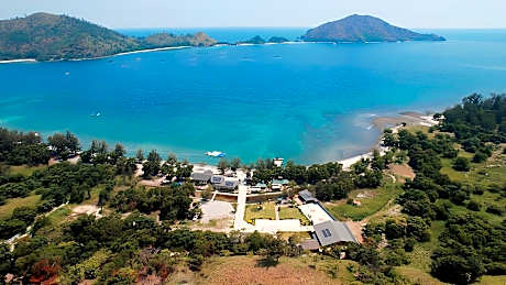 Emon Pulo Beach Resort