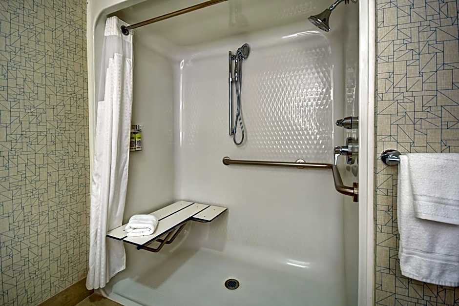 Holiday Inn Express Middletown/Newport By IHG