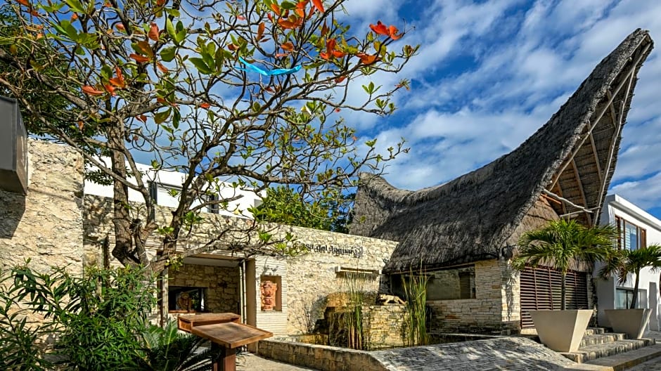 Casa del Jaguar Beach Hotel