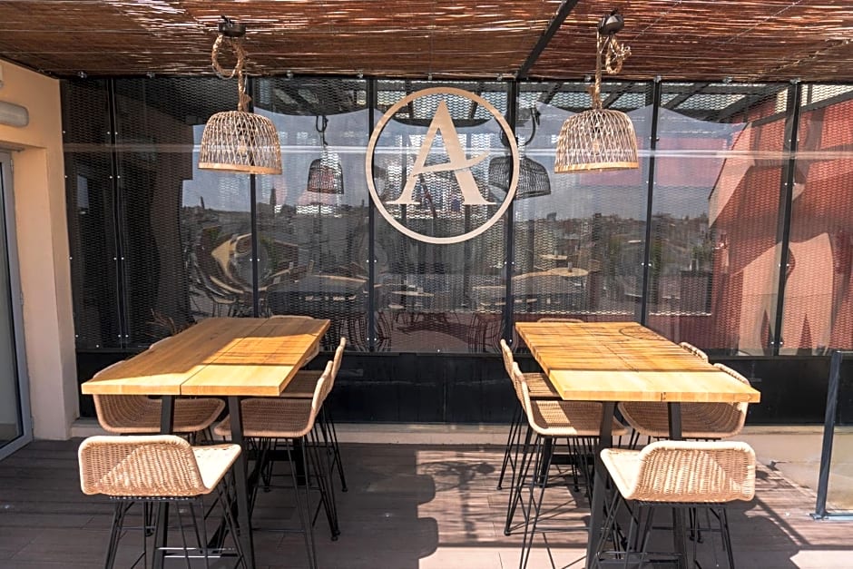 Arya Stadium Hotel