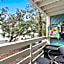5 stars Peaceful Condo - 7 min walk to the beach