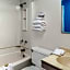 Super 8 by Wyndham Lincoln West