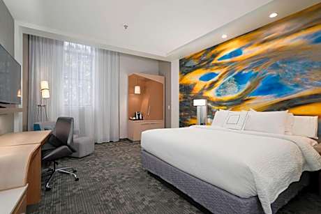 Room, 1 King Bed (Mobility Accessible, Tub)