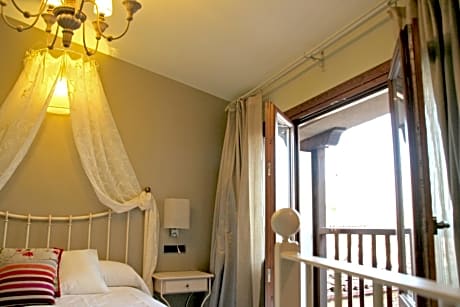 Double Room with Balcony and Castle View