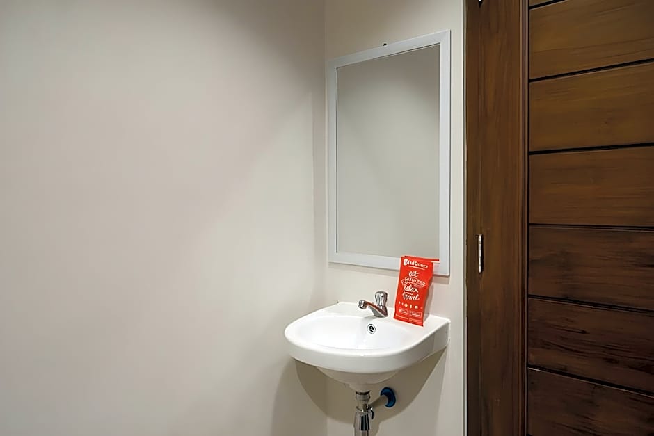 RedDoorz @ Losari Area 2 Makassar