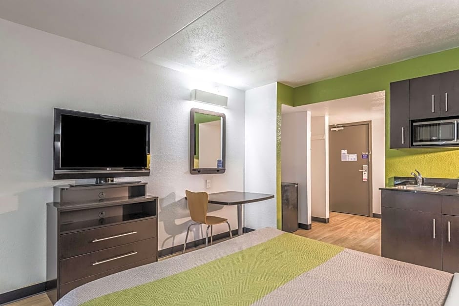 Studio 6-Indianapolis, IN
